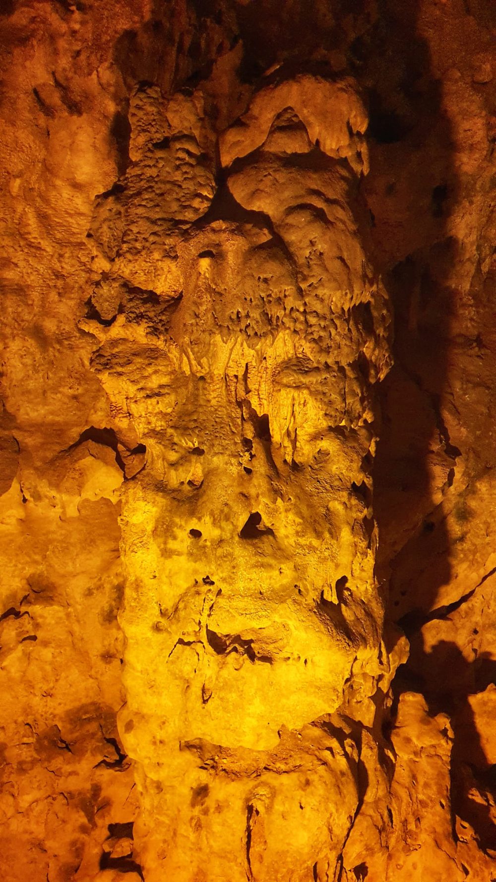 Jaskinia Insuyu formacje